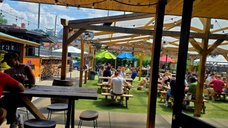 10 Pet-Friendly Restaurants In Pennsylvania Where You Can Dine Comfortably With Your Dog
