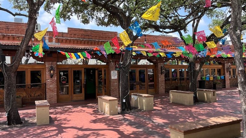 Mi Tierra Caf&eacute; y Panader&iacute;a &ndash; San Antonio