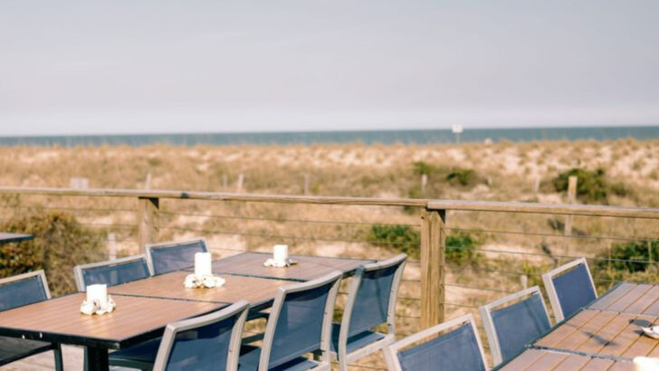 10 Top-Rated Beach Bars Along Georgia’s Coast Worth The Trip