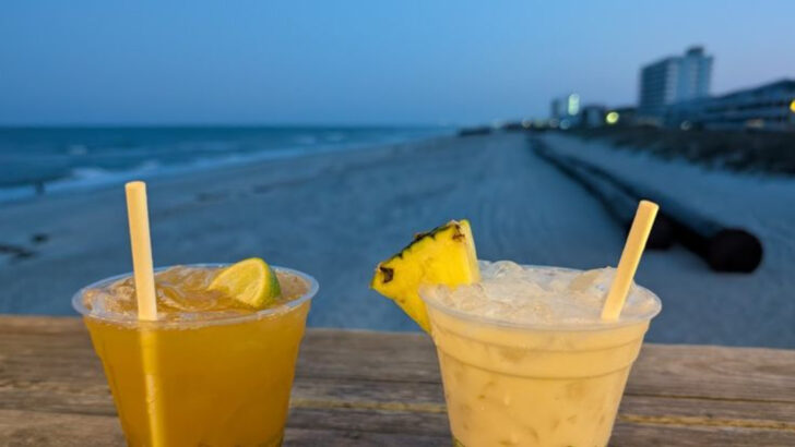 10 Top-Rated Beach Bars In North Carolina With Unforgettable Ocean Views