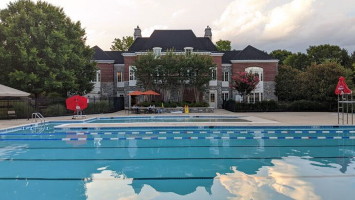 10 Virginia Public Pools Worth Visiting This Summer