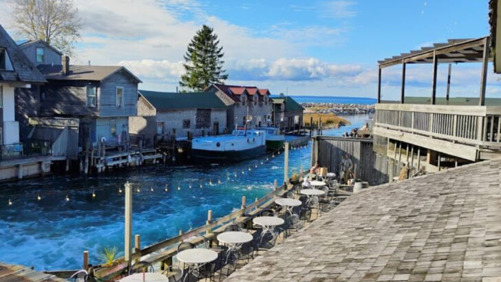 10 Waterfront Restaurants In Michigan That Showcase The Beauty Of The Great Lakes