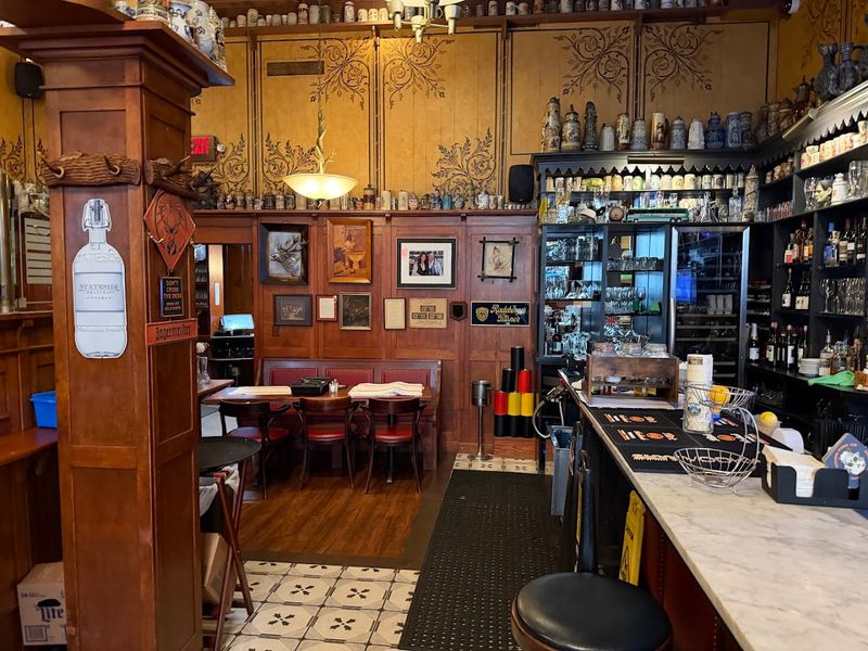 Student Prince Cafe & The Fort - Springfield