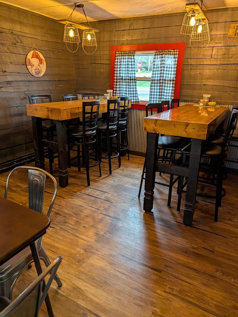 Uncle Beth's BBQ - North Lewisburg