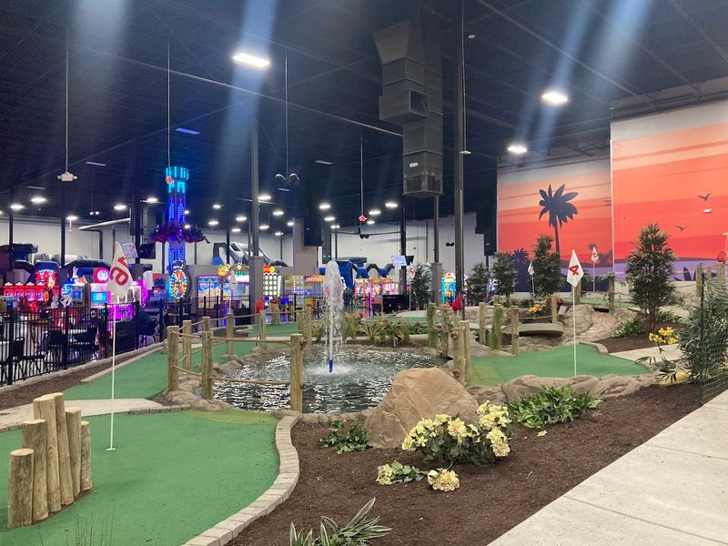 Scene75 Entertainment Center Mini Golf