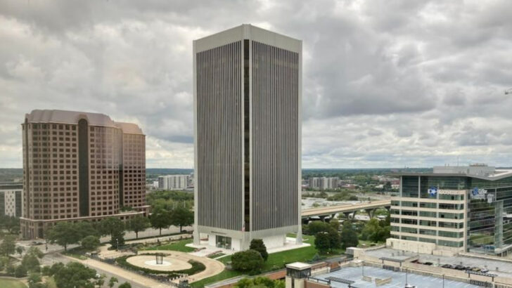 11 Virginia Skyscrapers That Showcase Modern Architecture At Its Finest