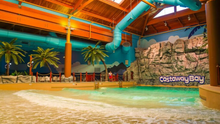 11 Waterpark Resorts In Ohio That Combine Hotels With Nonstop Water Attractions