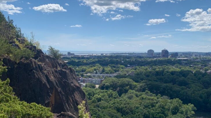 12 Connecticut Clifftop Destinations Worth Adding To Your Travel Plans