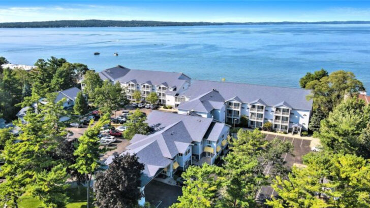 12 Michigan Resort Getaways Perfect For Beach Lovers
