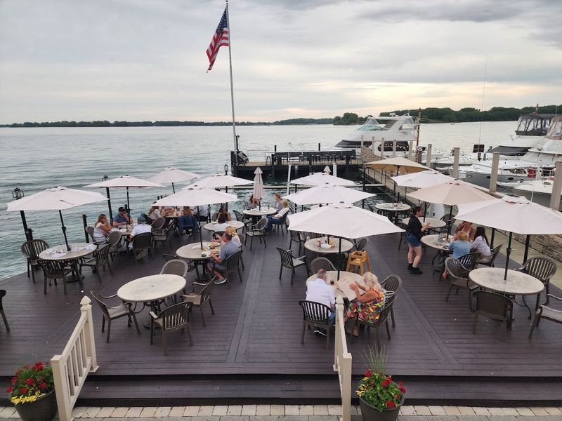 The Waterfront Restaurant (Wyandotte)