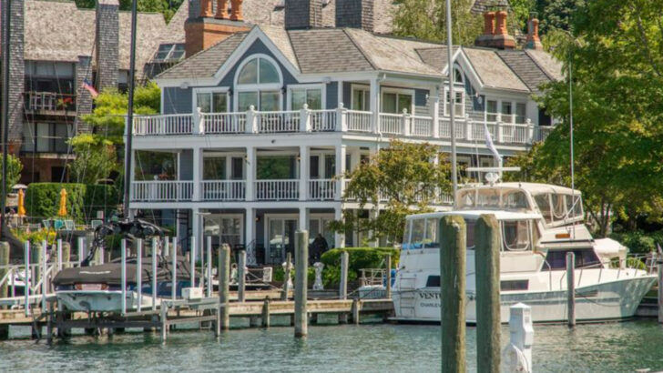 12 Michigan Villages That Feel Like Lakeside Retreats