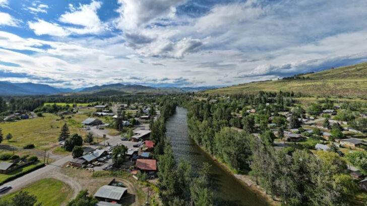12 Pacific Northwest Mountain Towns Families Say Feel Better Than The Cascades Crowds
