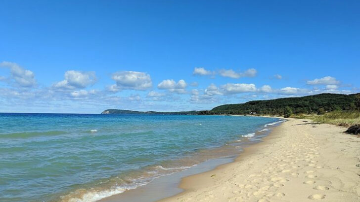 15 Hidden Beaches That Show Why Michigan Has One Of America&rsquo;s Most Beautiful Coastlines