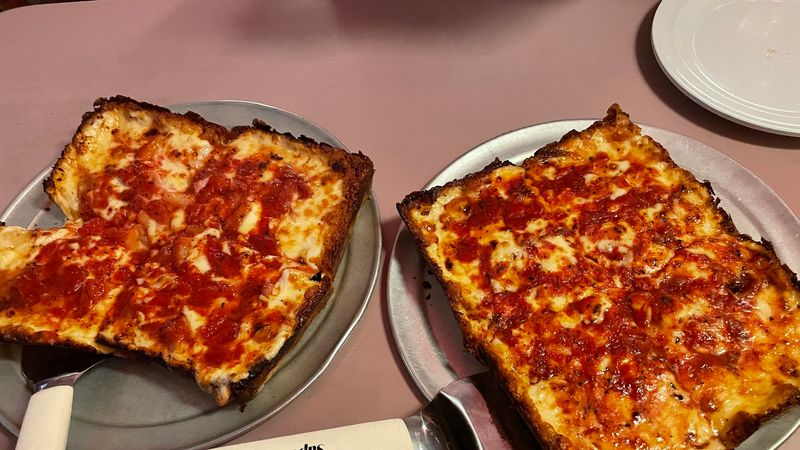 Loui's Pizza - Hazel Park, Oakland County