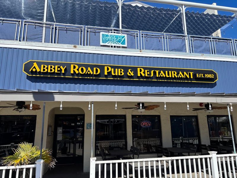 Abbey Road Pub & Restaurant & Lucy&rsquo;s Sky Bar 
