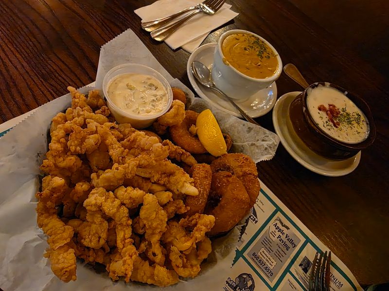Sam The Clam Pub & Grub (Plantsville)