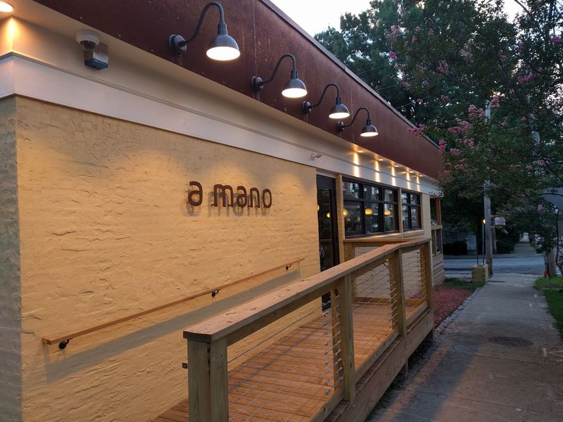 a mano &mdash; Atlanta, Georgia