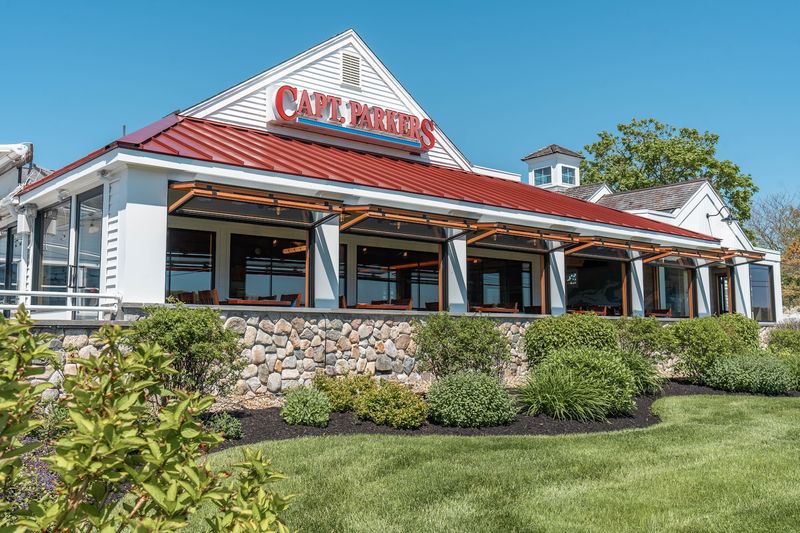 Captain Parker's Pub – West Yarmouth