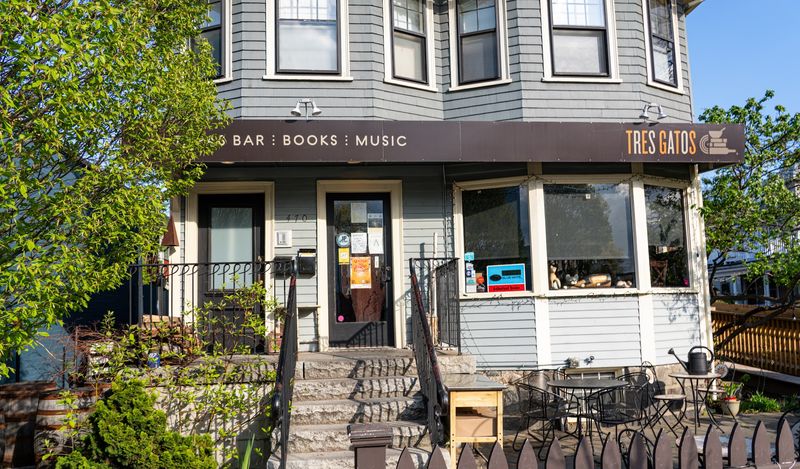 Tres Gatos (Jamaica Plain)