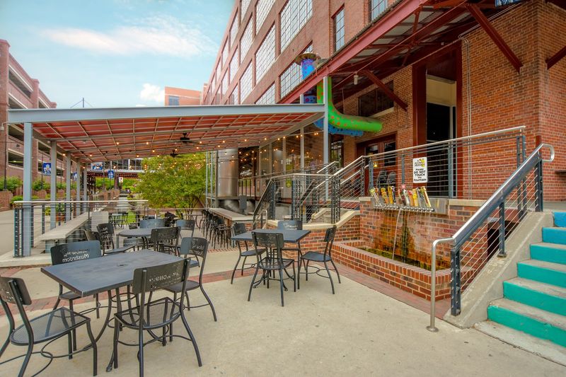 Mellow Mushroom (Blackwell St.)