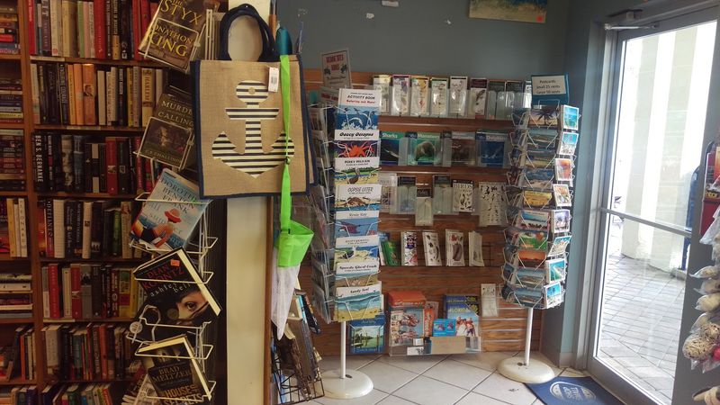 Annette&rsquo;s Beach Book Nook - Fort Myers Beach