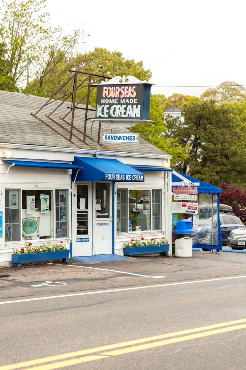 Four Seas Ice Cream &mdash; Centerville