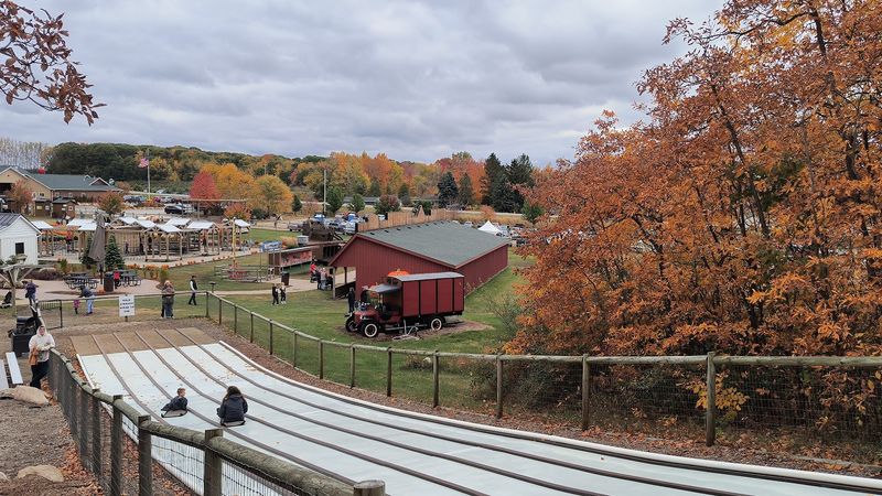 Lewis Adventure Farm & Zoo (New Era)