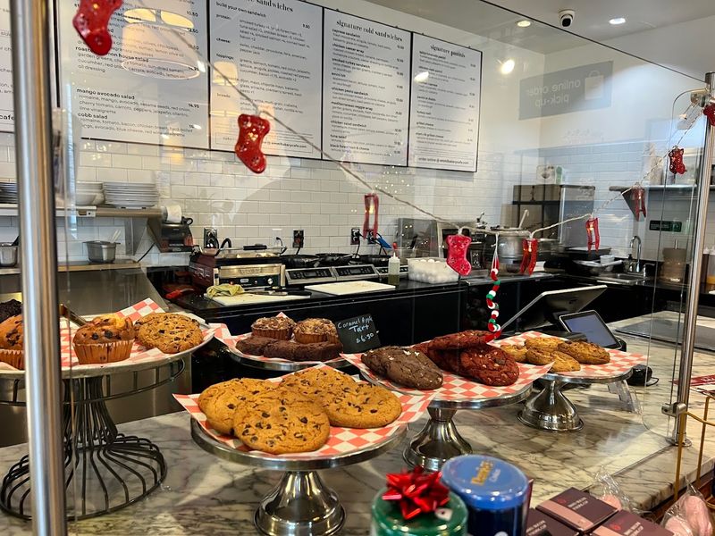 Emmi Bakery & Caf&eacute;