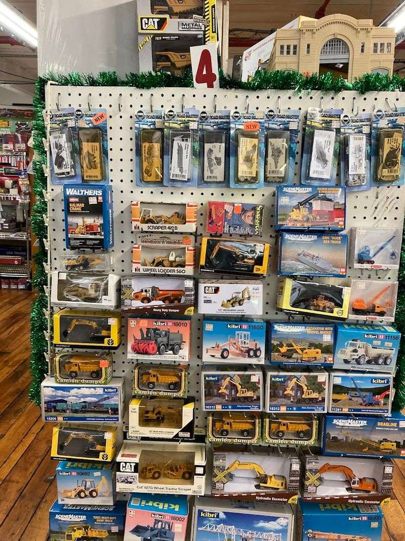 R R Model & Hobby Supply - Winsted, Connecticut