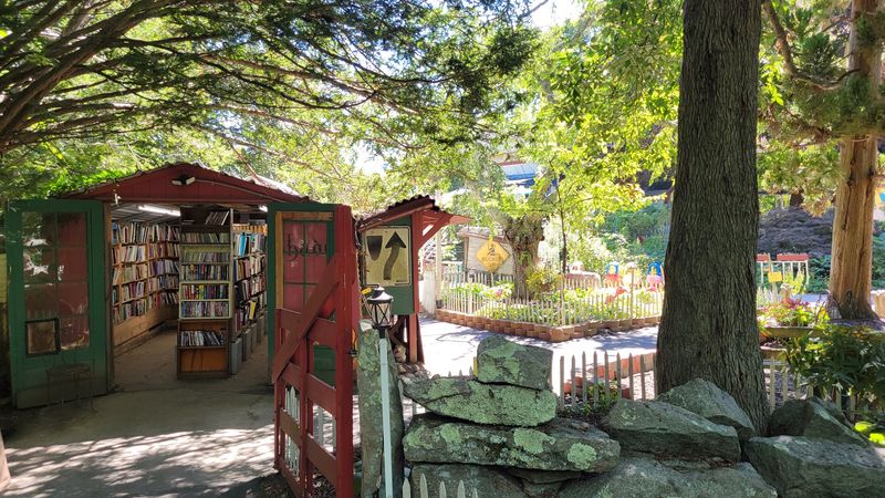 The Book Barn &mdash; Niantic