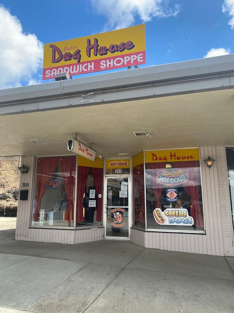 Butler Dog House (Butler)