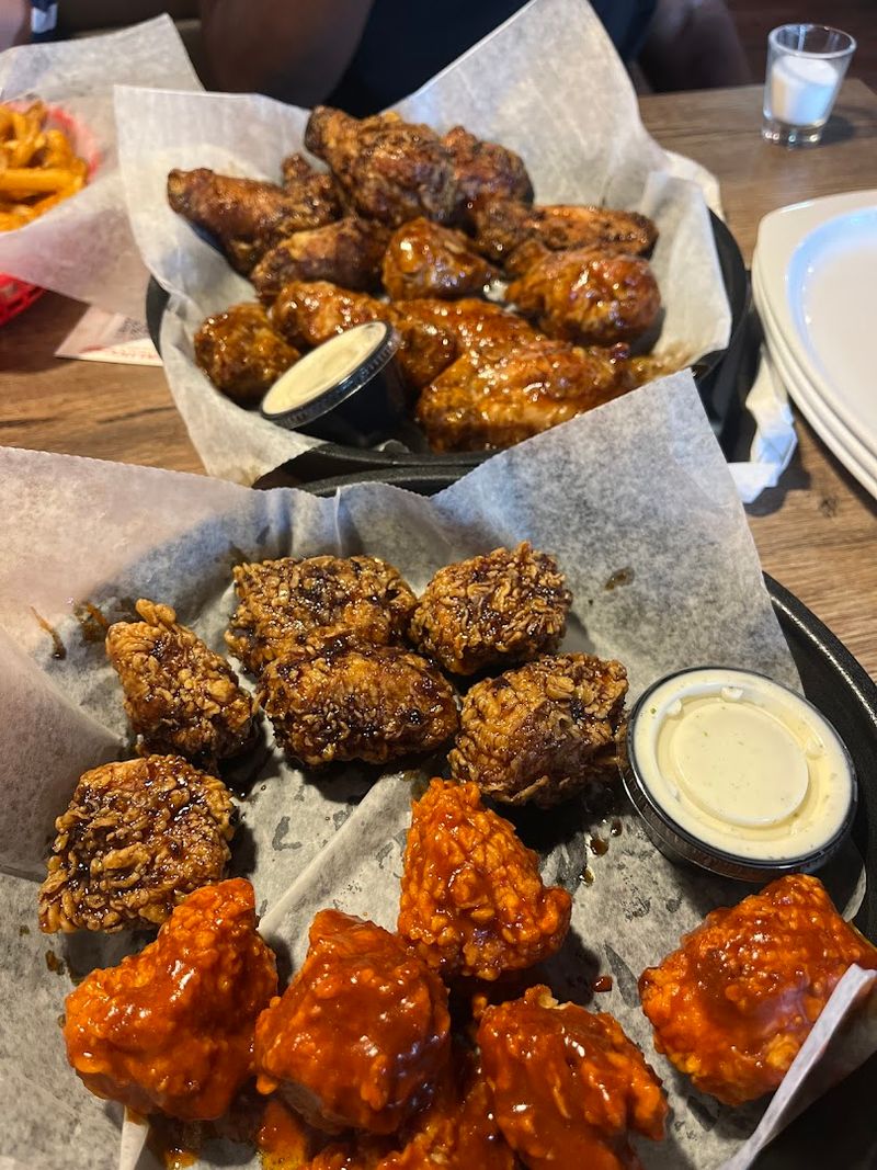 Bufalucca Sports N&rsquo; Wings 