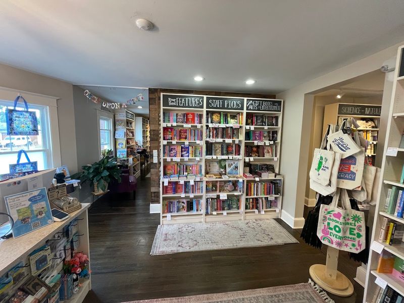 River Bend Bookshop &mdash; Glastonbury