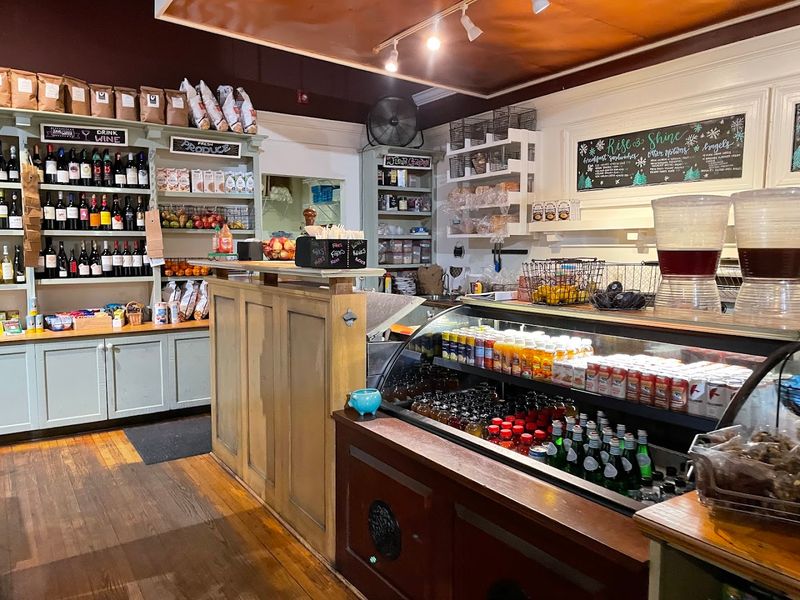 Urban Farmhouse Market & Caf&eacute; 
