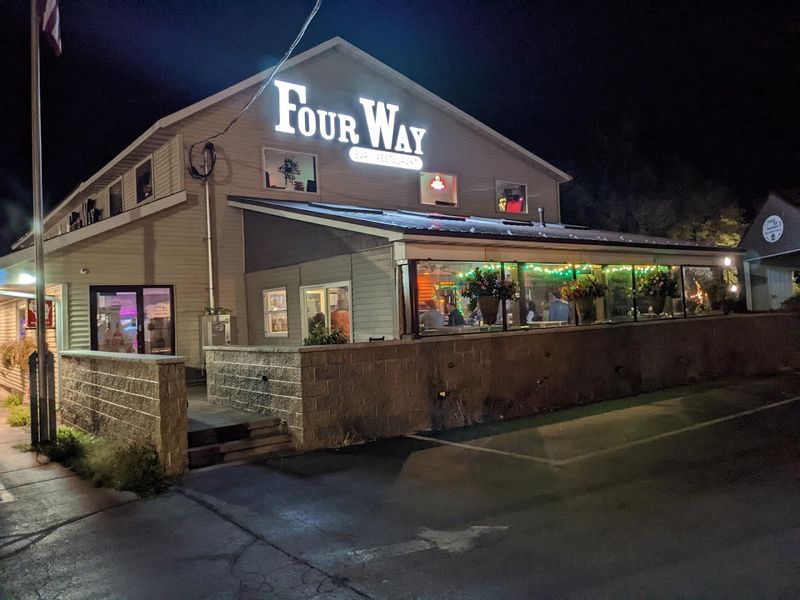 The Four Way Bar & Restaurant (Suamico)
