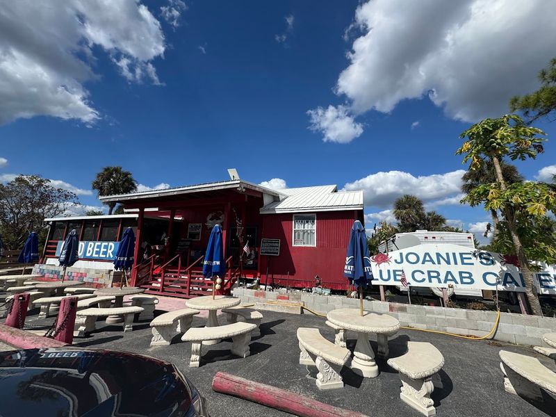 Joanie's Blue Crab Caf&eacute; - Ochopee