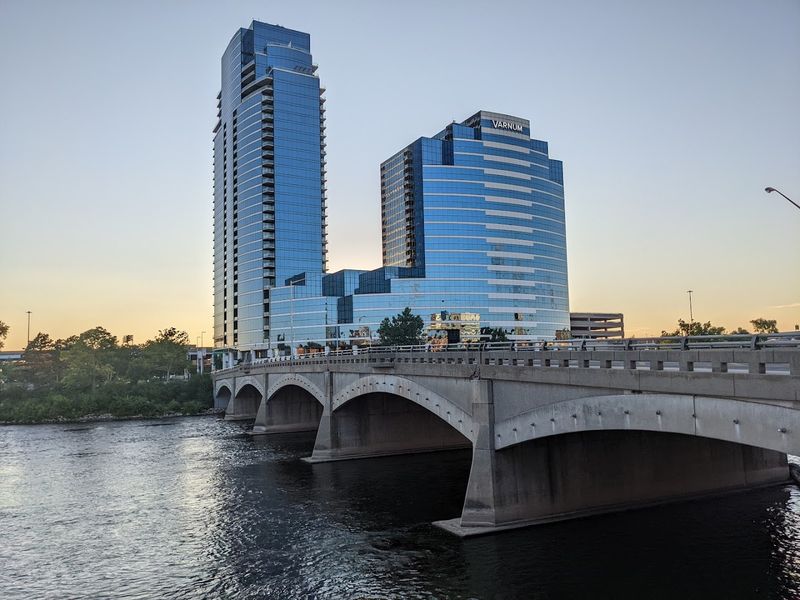 River House Condominiums (Grand Rapids)