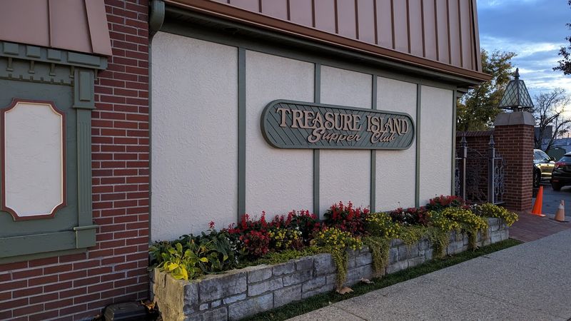 Treasure Island Supper Club - Moraine