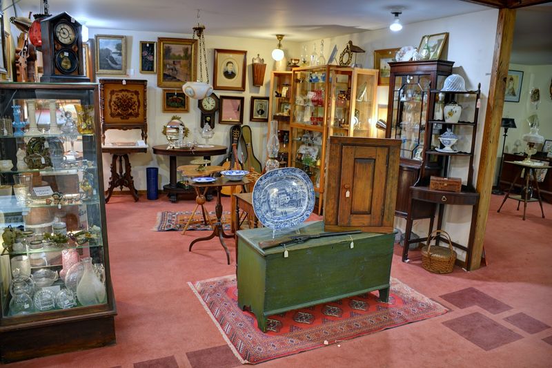 Putnam Antiques Corridor Drive - Putnam, Windham County