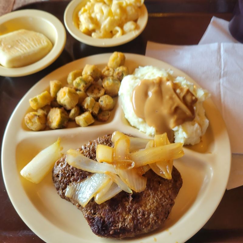 The Meat-and-Three Tradition Lives On