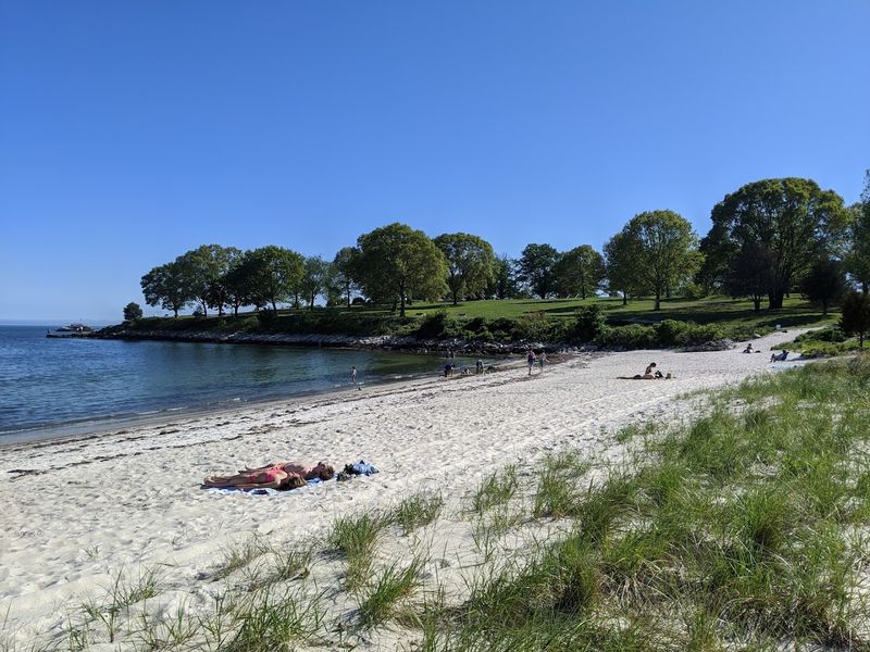 Hole-in-the-Wall Beach 