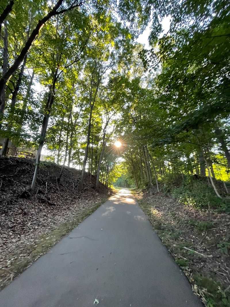 Mattabesett Trail - Berlin, Hartford County