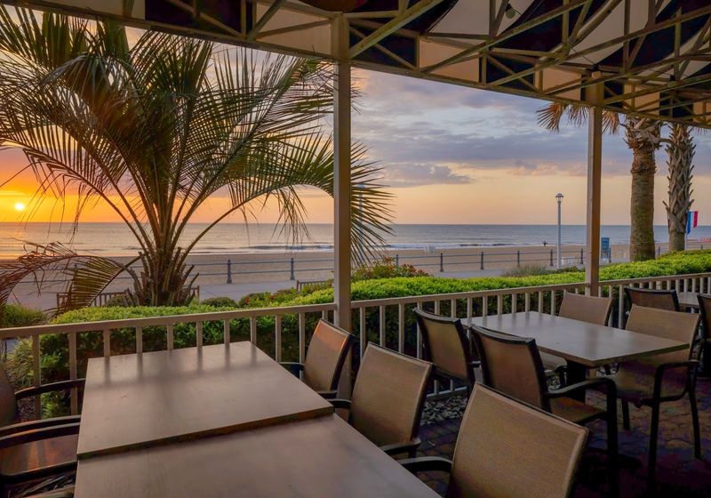 Holiday Inn & Suites Virginia Beach North Beach 