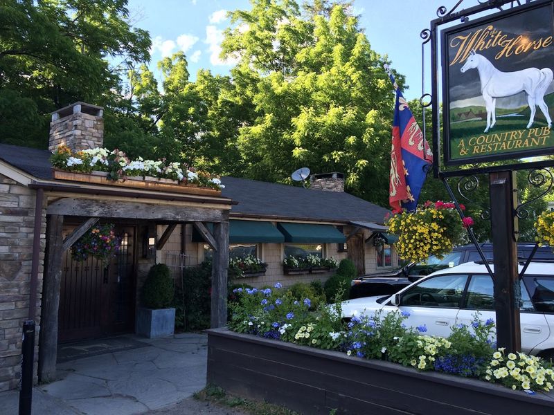 White Horse Country Pub (New Preston)