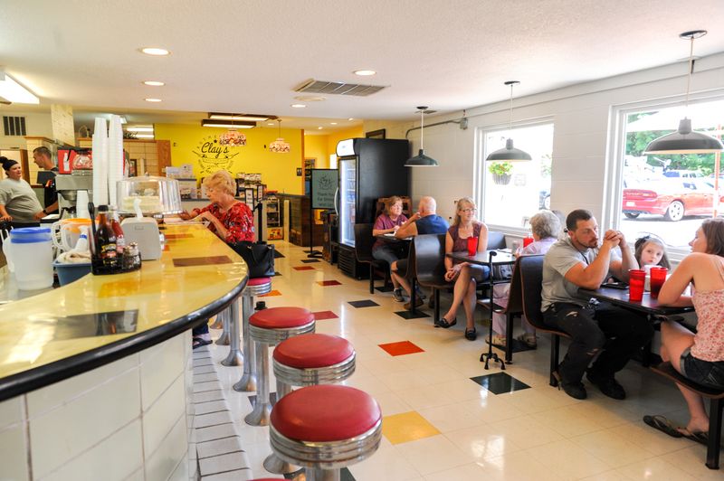 Clay's Caf&eacute; - Hebron