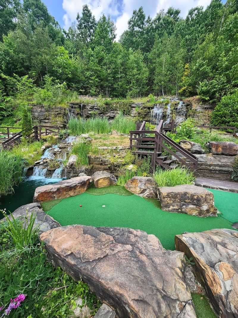 Frontier Falls Mini Golf