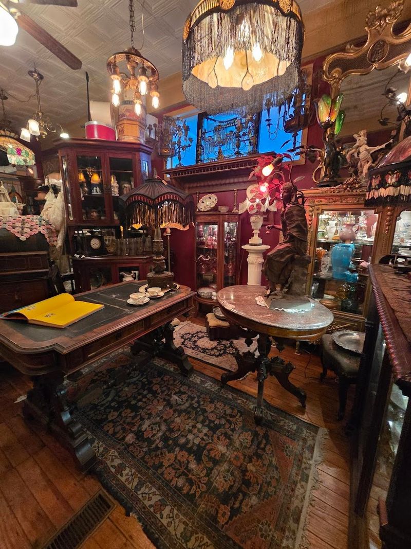Anastacia&rsquo;s Antiques