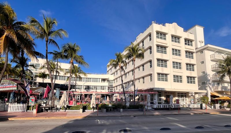 The Clevelander Bar – Miami Beach