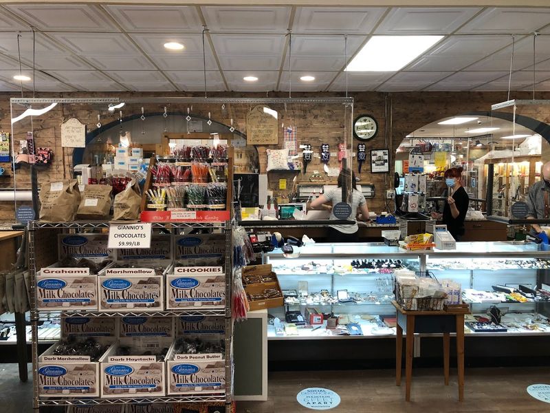 Town peddler Antique Mall (Plymouth, Wayne County)