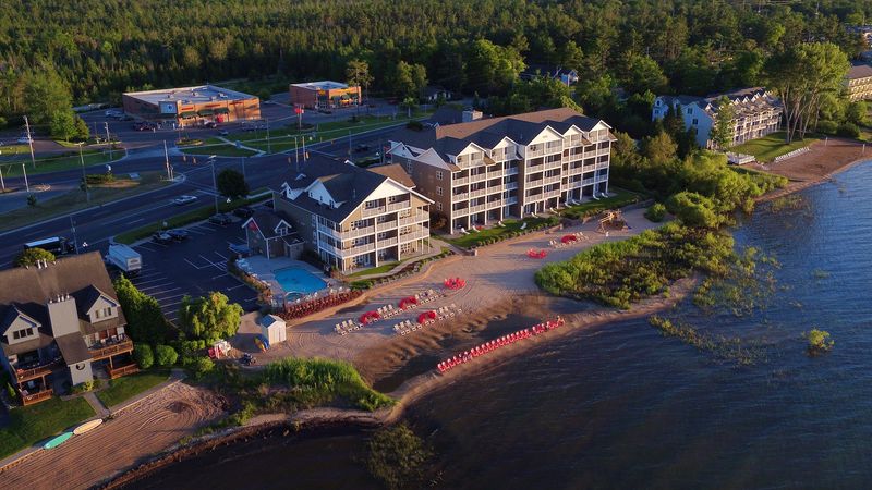 Cherry Tree Inn & Suites 